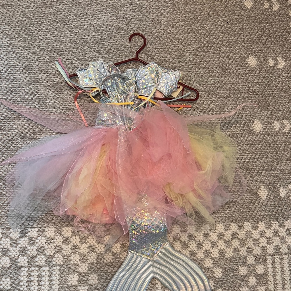 Costumes - multiple available - Picture 2 of 4